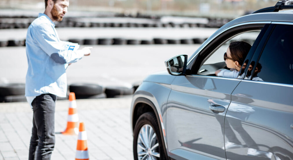 Reklama szkoły jazdy – o czym warto pamiętać? Poradnik