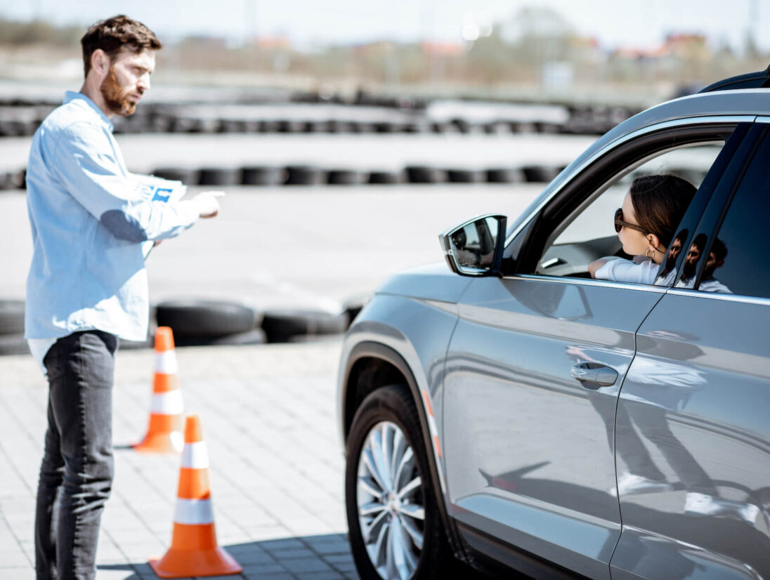 Reklama szkoły jazdy – o czym warto pamiętać? Poradnik