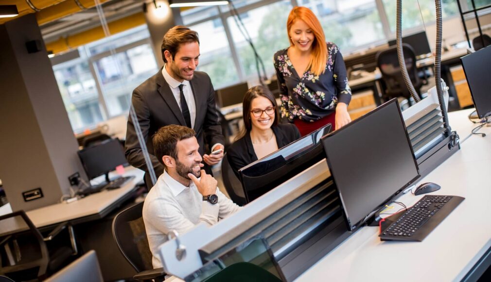 reklama firmy komputerowej - online i offline
