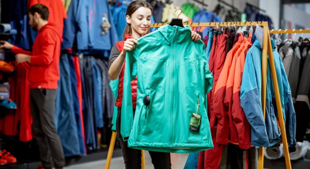 kolorowe kurtki z nadrukiem