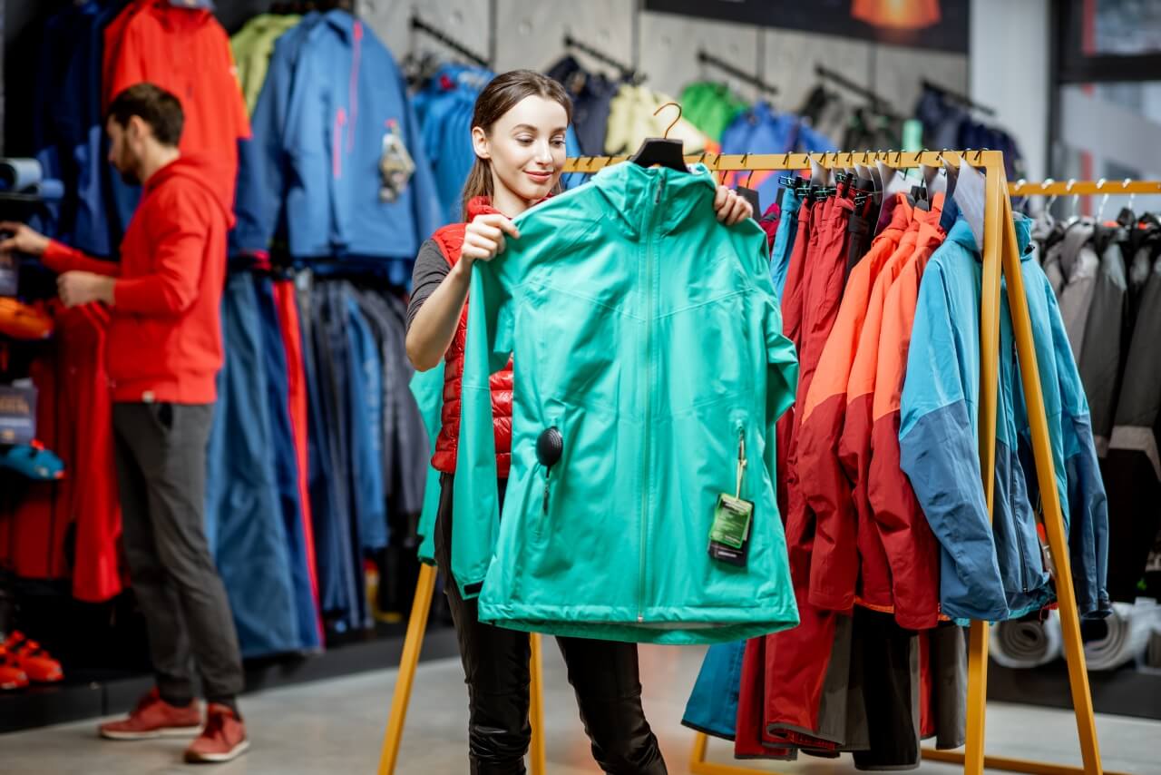 kolorowe kurtki z nadrukiem