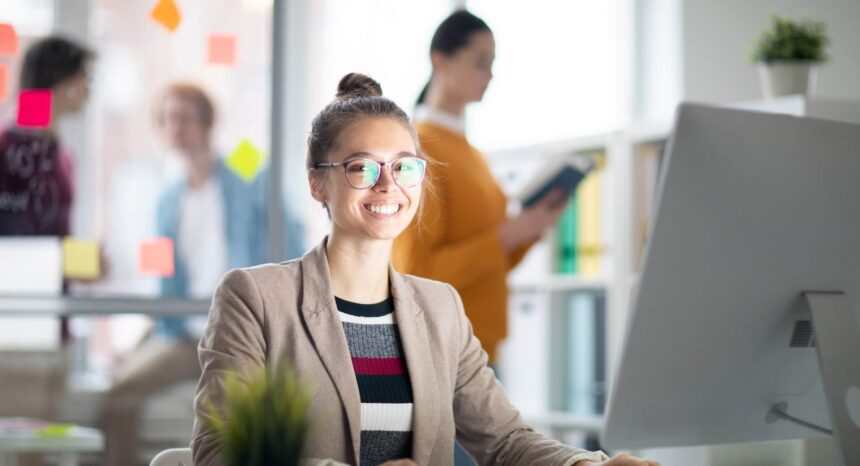 Content marketer – czym się zajmuje, ile zarabia i jak zacząć pracę w branży?